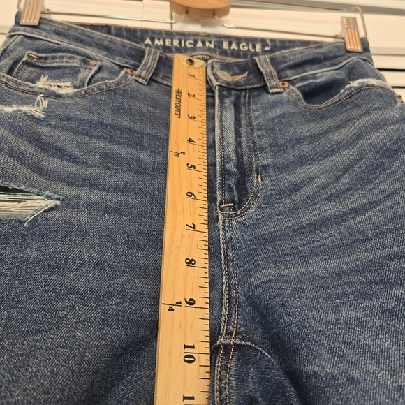 AMERICAN EAGLE Mom Jeans Stretch Distressed Raw Hem Women 2 High Rise Blue Denim - Picture 10 of 12